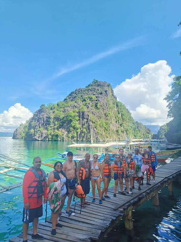 CORON TOUR - PRIVATE BOAT RENTAL with LUNCH (7 Destinations) - Swimming through Twin Lagoon