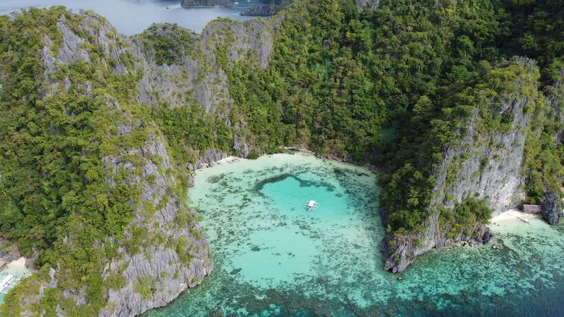 Coron Ultimate Tour: 7 Destinations with Lunch & Transfers - Lunch at Atwayan Beach is more than a quick meal