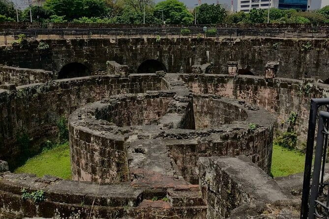 Day Tour in Manilas History and Savor a Cultural Dinner - Baluarte de San Diego and the old defensive walls