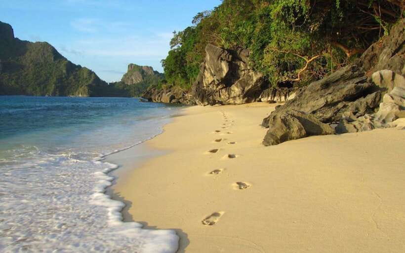 El Nido: Hidden Beaches and Lagoons Boat Hopping Tour D - Small Lagoon: the highlight of the day