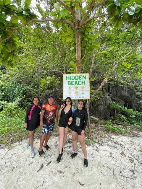 El Nido: Island Hopping and Snorkeling Private Boat Tour C - Lunch, Crew Care, and the Private-Boat Advantage