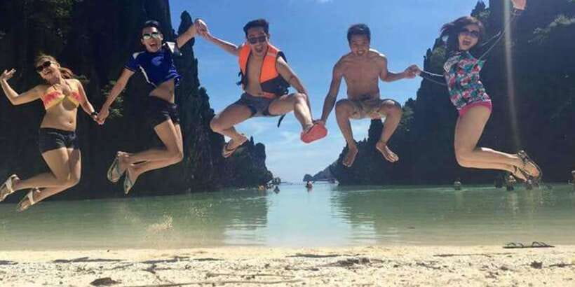 El Nido: Island Hopping Tour A Lagoons and Beaches - Lunch that earns its place