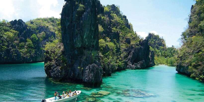El Nido: Island Hopping Tour A Lagoons and Beaches - Shared boat or private trip?