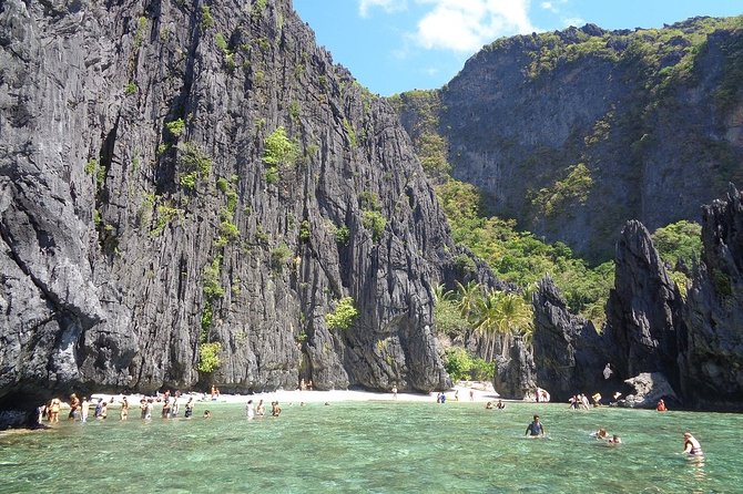 El Nido Island Hopping Tour A with Lunch - Guides and crew: the human side of the day