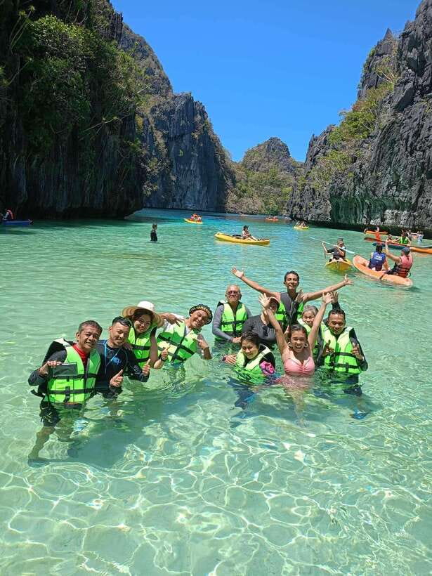 El Nido: Island Hopping Tour A - Entering Big Lagoon by clear water