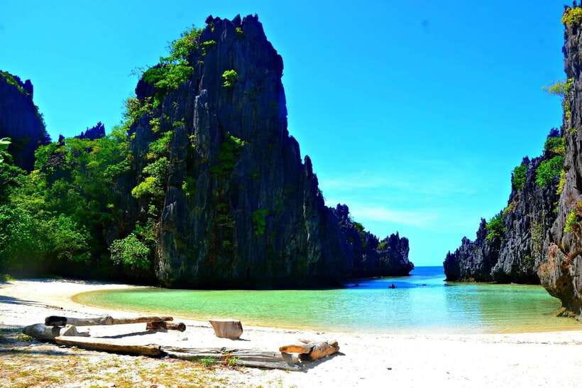 El Nido Island Hopping Tour C: Hidden Beaches & Shrine - Helicopter Island and the first swim