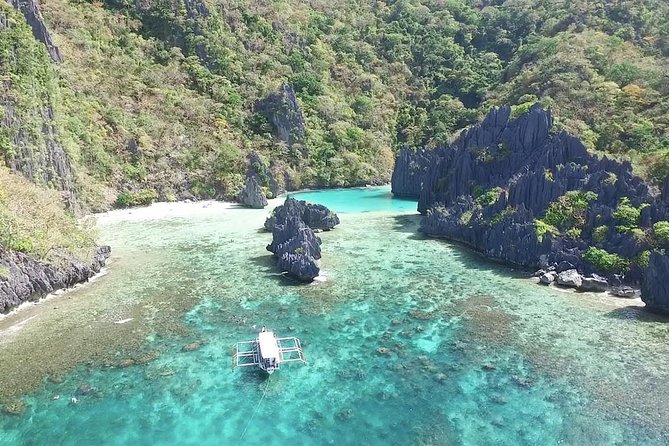 El Nido Island Hopping Tour D with Lunch - Small Lagoon: the premium stop with extra planning