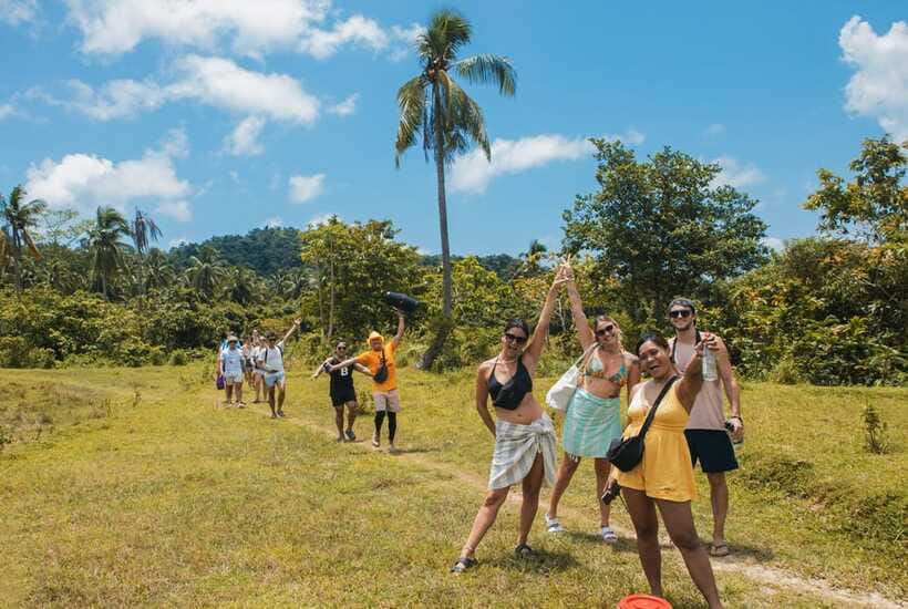 El Nido: Jeepney Adventure Tour with Lunch - The Farm and Boodle Fight Lunch