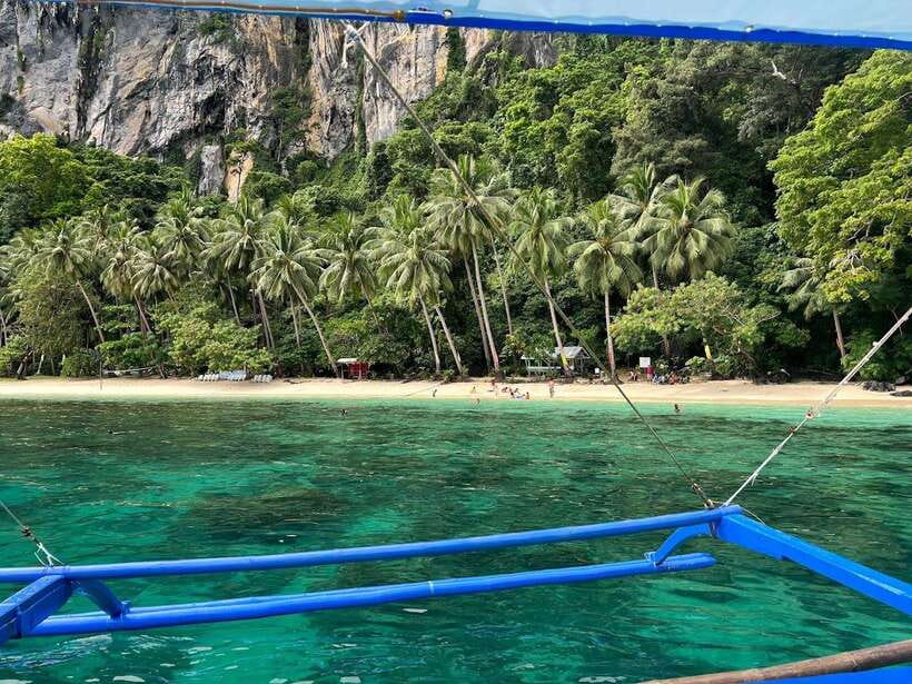 El Nido: Private/Exclusive Island Hopping Tour A BEST PRICE! - Payong-Payong Beach, the relaxed final swim
