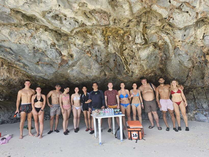 El Nido: Private/Exclusive Island Hopping Tour D BEST PRICE - Pasandigan Cove and the beach lunch