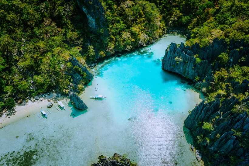 El Nido: Private/Exclusive Island Hopping Tour D BEST PRICE - Small Lagoon through the narrow opening