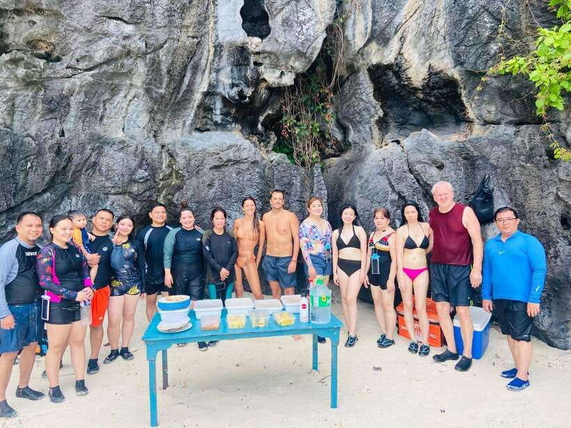 EL NIDO: Private Island Hopping Tour C w/BUFFET LUNCH - Talisay Beach and the Route Question