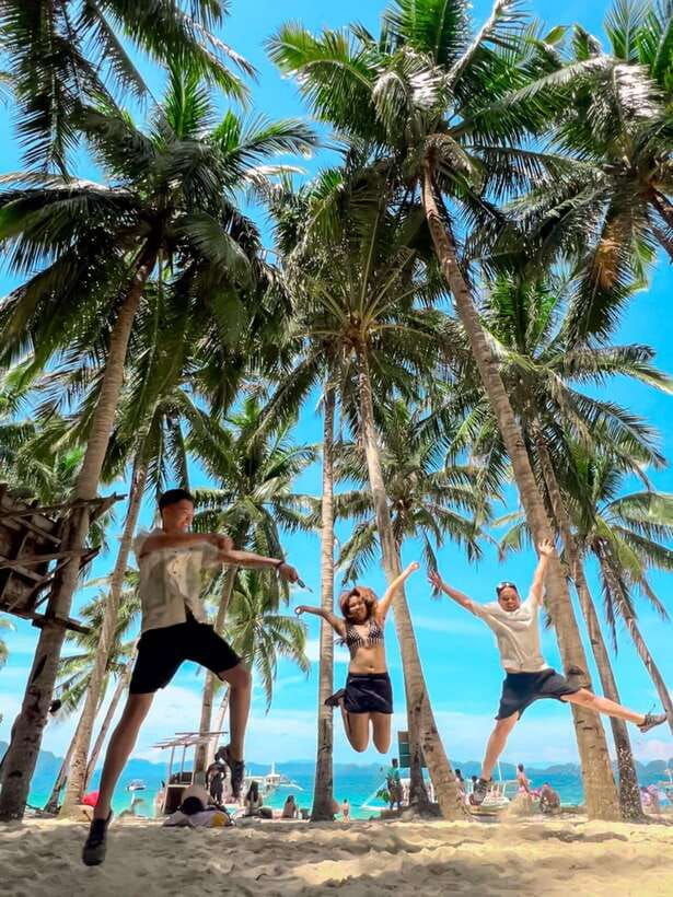 El Nido: Snake Island and Cave Tour with Island Lunch - Starting near Jarace Grill or Marber’s