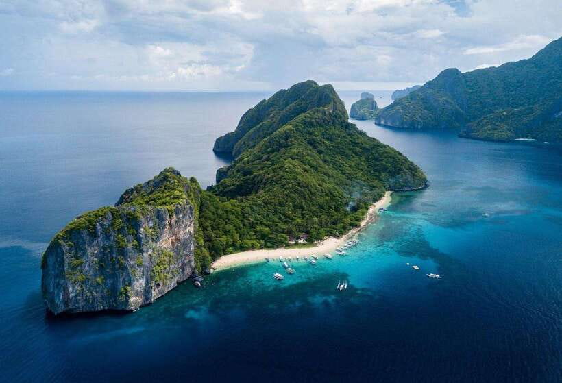 El Nido Tour C (shared tour) - Helicopter Island and its unusual outline