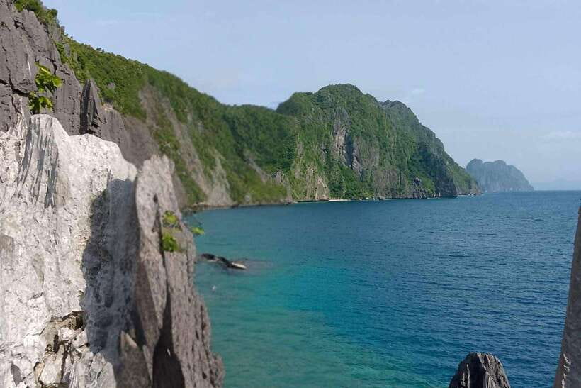 El Nido: Tour C to Hidden Beach, Helicopter Island & More - Helicopter Island begins the day with cliffs