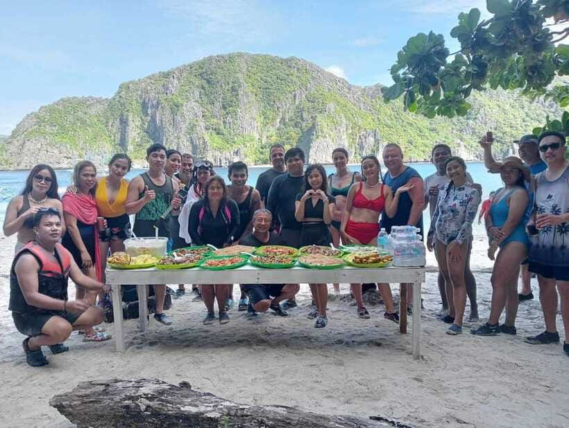 El Nido: Tour C with Matinloc Shrine and white sand beaches - The secret stop: room for one more swim