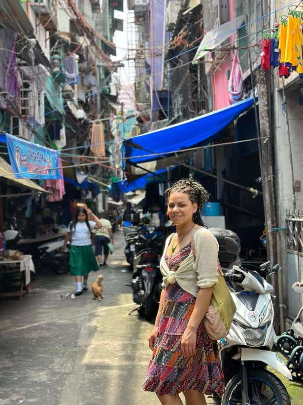 Explore Manila Slums and Hidden Market - Riding a jeepney and a tricycle