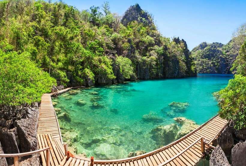 From Coron: Island Hopping Boat Day Trip with Buffet Lunch - Cruising along Coron’s limestone coast