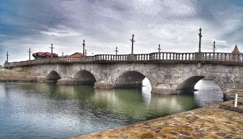 From Manila: Las Casas Filipinas de Acuzar Guided Day Trip - What this Las Casas day trip really sells