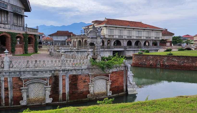 From Manila: Las Casas Filipinas de Acuzar Guided Day Trip - The 5 a.m. pickup from Metro Manila