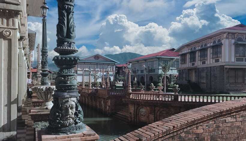 From Manila: Las Casas Filipinas de Acuzar Guided Day Trip - Calesa streets and traditional Filipino craft