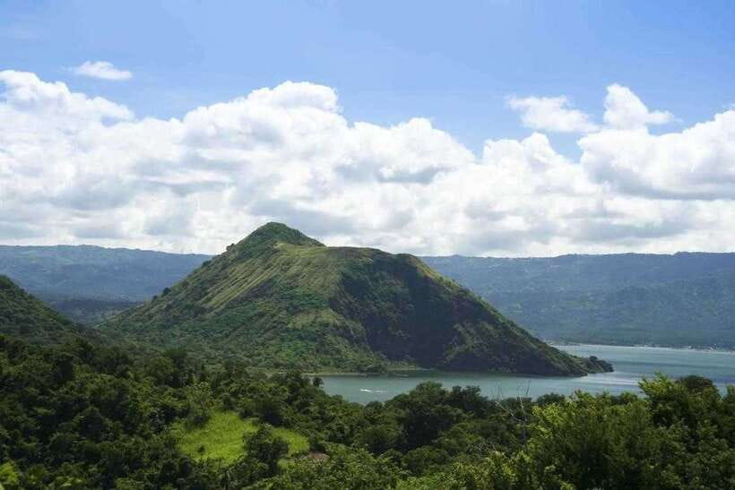 From Manila: Panoramic Tagaytay Ridge Tour - Leaving Manila for Tagaytay’s cooler ridge