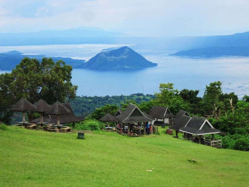 From Manila: Panoramic Tagaytay Ridge Tour - Touring Gourmet Farm and tasting local produce