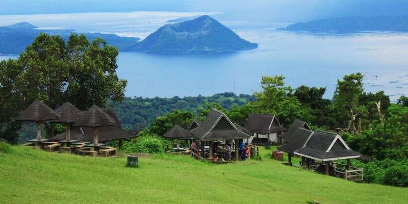From Manila: Panoramic Tagaytay Ridge Tour - Discovering Ramon Orlina’s glass art
