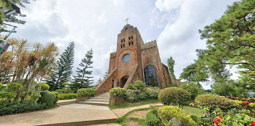 From Manila: TAGAYTAY DAY TOUR (SHARED TOUR) - Crosswinds and Twin Lakes