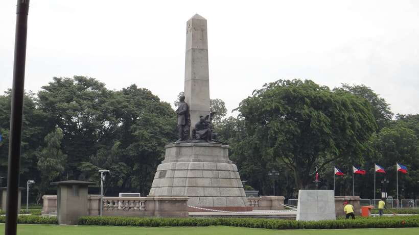 Full-Day Manila City, Tagaytay Taal Volcano and Lake Tour - Makati, Roxas Boulevard, and Rizal Park