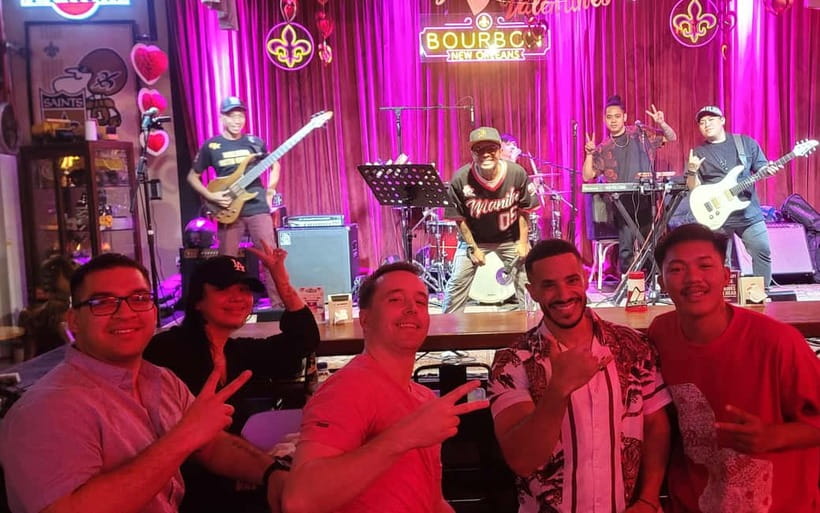 Makati: Music Clubs, Rooftops, & Go Go Bars with VIP Access - 12:30 AM at Royal Club: finish with DJs and dancing