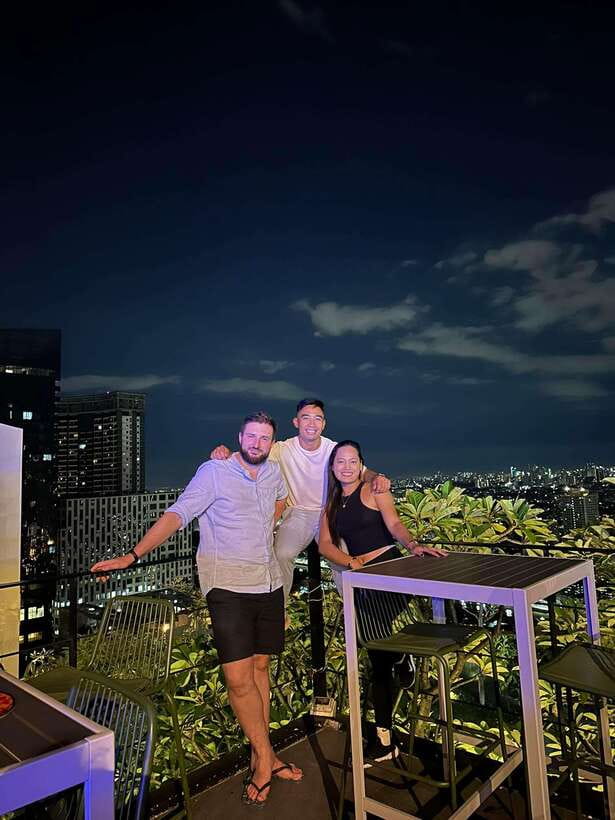 Makati: Rooftop Bar Hopping Tour with Venus - Why Makati rooftops make a good first night