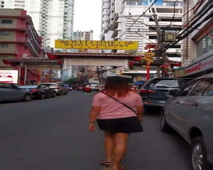 Manila: Binondo Chinatown Food Tour with Free Food Samples - Plaza San Lorenzo Ruiz and the wider neighborhood