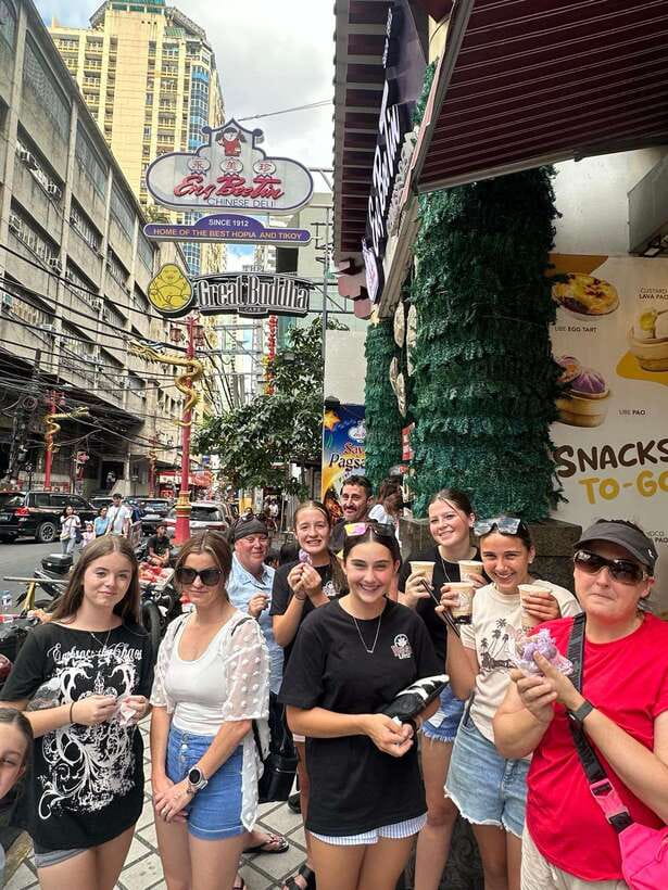 Manila Chinatown Food Tour Experience - The first tastes: Filipino street food in Chinatown