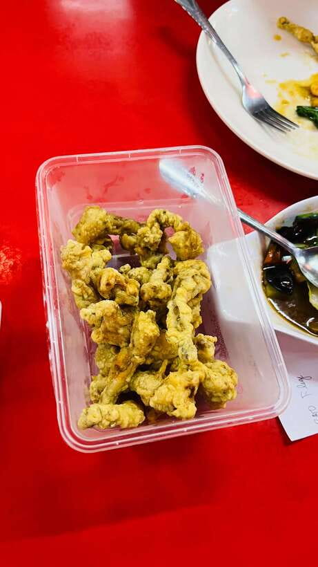 Manila Chinatown Food Tour with Local Guide - Old buildings and the story of Chinese Manila