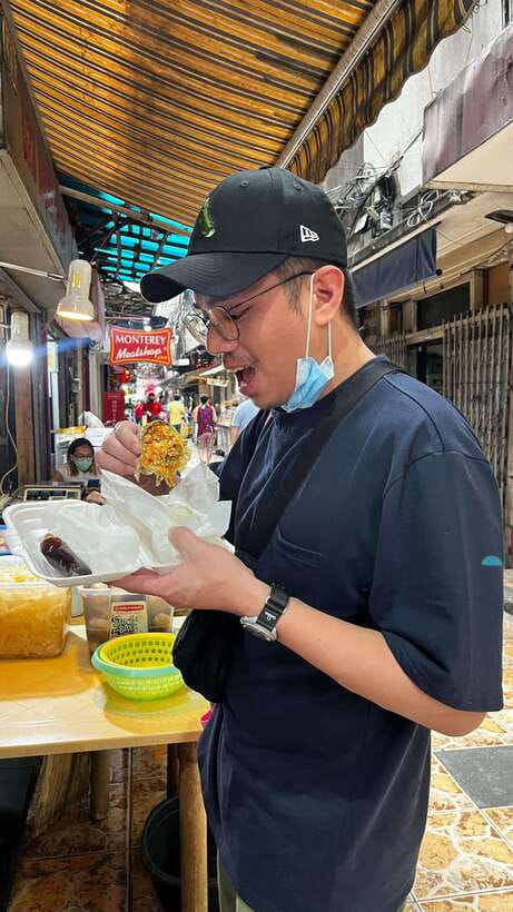 Manila Chinatown Food Tour with Local Guide - Tasting Chinese dishes from local shops