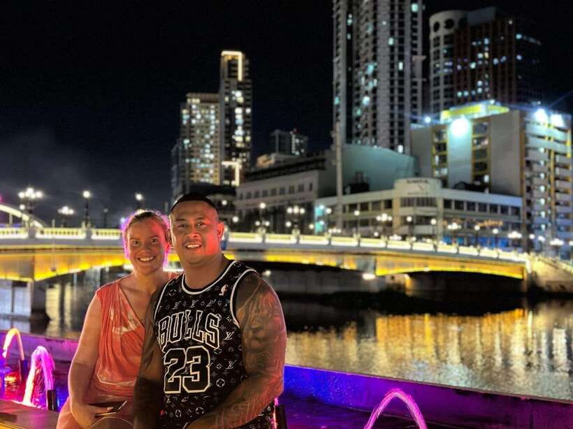Manila: Chinatown Nighttime Tour by Tuk-Tuk - Jones Bridge under the city lights