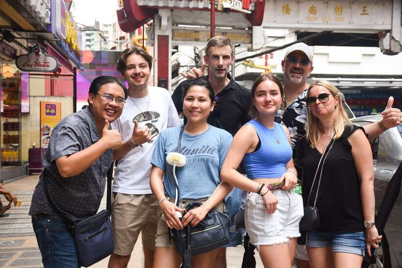 Manila: Guided Food Tour of Binondo with Tastings - Hopia at the historic bakery