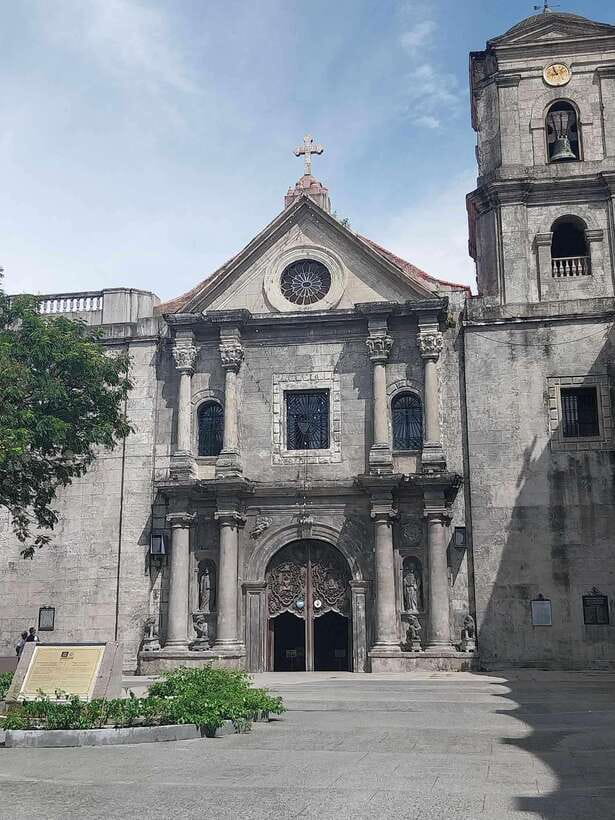 Manila: Intramuros and Chinatown Food Tour with Food Samples - San Agustin Church and its baroque details