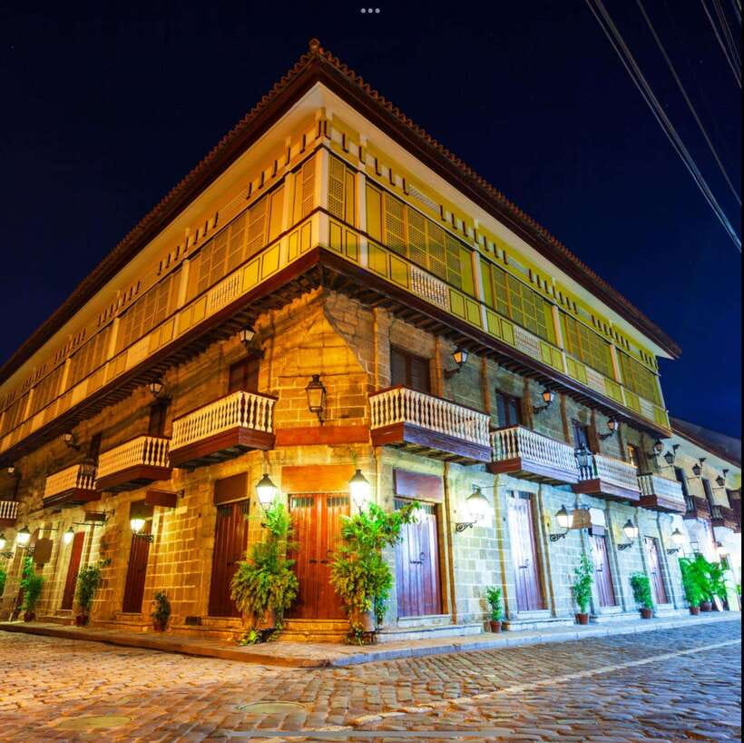 Manila Motorcycle Night Tour - Rizal Park: a meaningful start in the city center