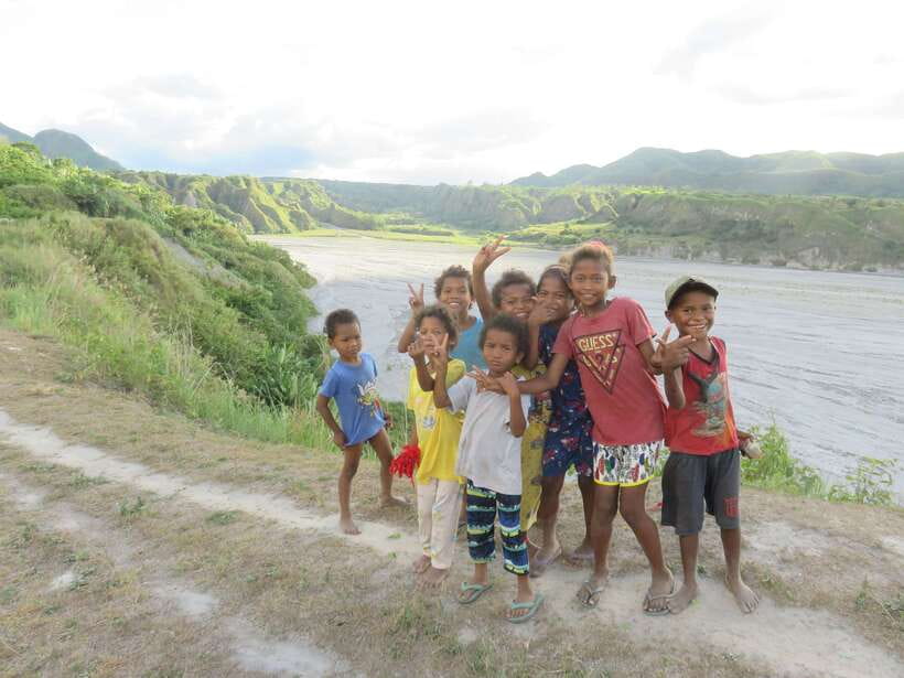 Manila: Mount Pinatubo 4X4 & Hiking Trip - The Six-Kilometer Walk to the Crater
