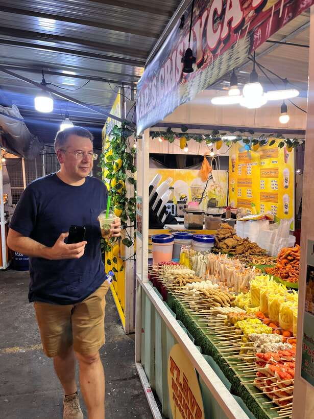Manila Night Market with Local Guide - Entering Divisoria’s working markets