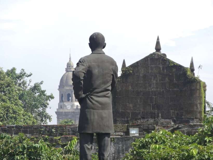 Manila: Old & New 4-Hour City Tour - The American Cemetery and Memorial: a quiet and serious stop