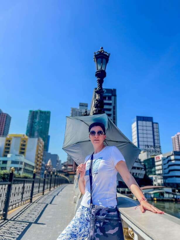 Manila One-on-One Walking Tour with Mobile Photography - The mobile photography service is the real extra