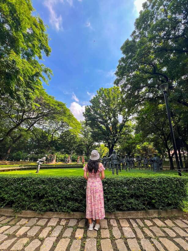 Manila One-on-One Walking Tour with Mobile Photography - What the guide adds to a private day