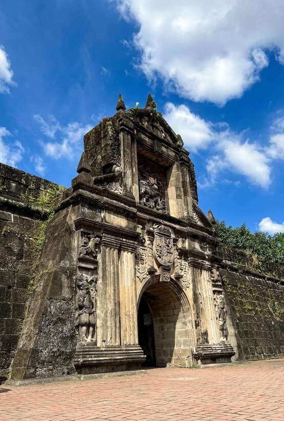 Manila One-on-One Walking Tour with Mobile Photography - Intramuros gives the day its sense of place