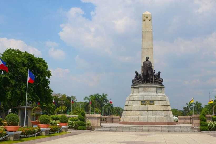 Manila: Private Custom Tour with a Local Guide - Museums, monuments, and the limits of an exterior visit