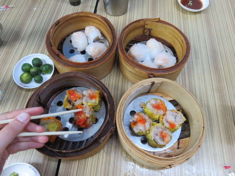 Manila: Sightseeing and Food Walking Tour with Tastings - Eating through Binondo Chinatown