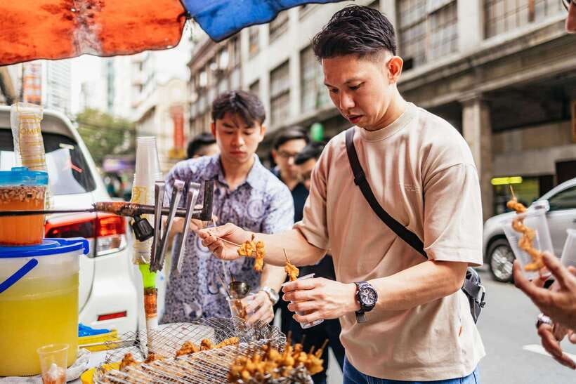 Manila: Street Food and Drinks Walking Tour with Tastings - Key points at a glance