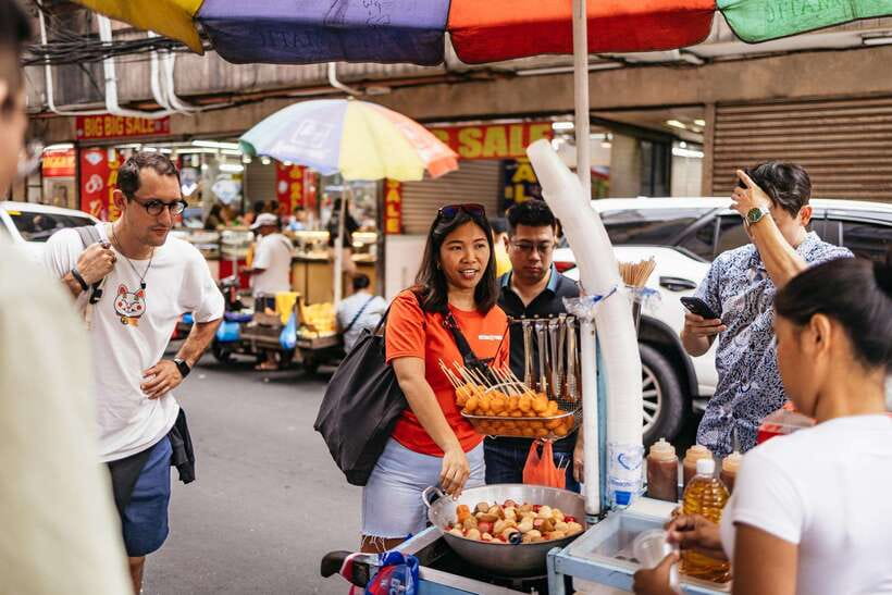 Manila: Street Food and Drinks Walking Tour with Tastings - What lands on the tasting table